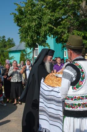 Binecuvântare arhierească în Parohia Bogdăneşti 1
