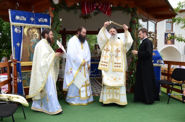 Biserica Mănăstirii Şoldana, sfinţită de IPS Părinte Teofan