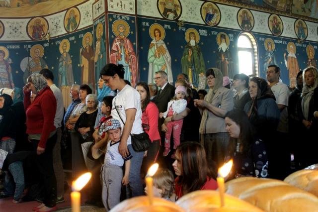 Liturghie arhierească la Biserica ”Înălţarea Domnului" din Curtea de Argeş