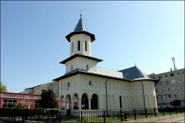 Liturghie arhierească la Biserica ”Înălţarea Domnului" din Curtea de Argeş