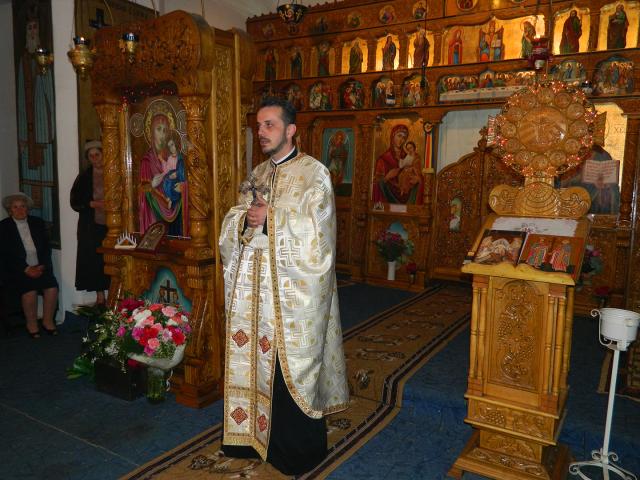 Parohia Gara Veche şi Seminarul Teologic din Piatra Neamţ i-au serbat împreună pe Sfinţii Împăraţi Constantin şi Elena