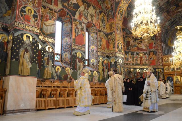 Şase ierarhi la sfinţirea noii biserici a Mănăstirii Popăuţi (Galerie FOTO)