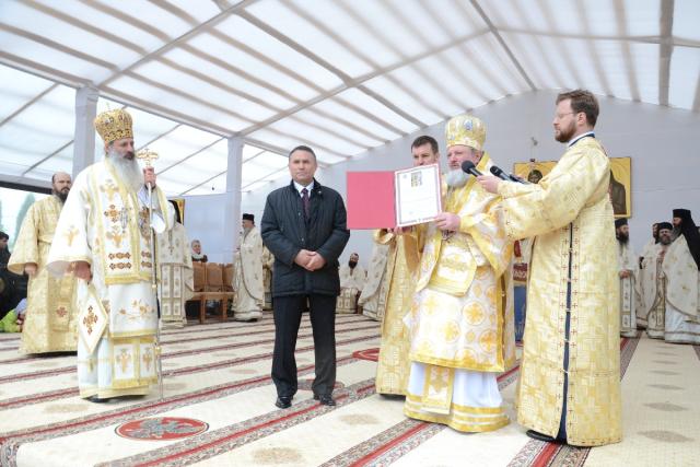 Şase ierarhi la sfinţirea noii biserici a Mănăstirii Popăuţi (Galerie FOTO)