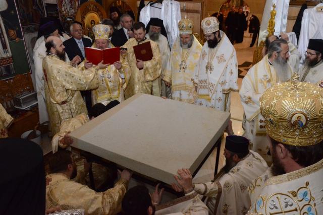 Şase ierarhi la sfinţirea noii biserici a Mănăstirii Popăuţi (Galerie FOTO)