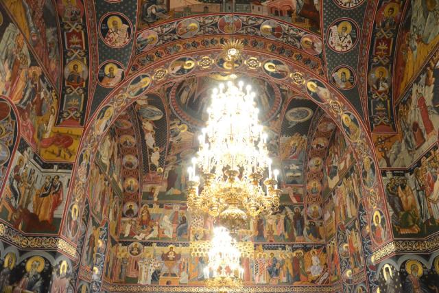 Şase ierarhi la sfinţirea noii biserici a Mănăstirii Popăuţi (Galerie FOTO)