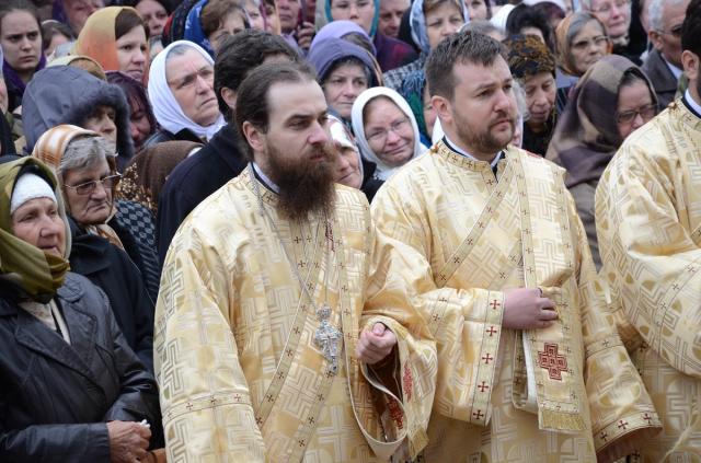Şase ierarhi la sfinţirea noii biserici a Mănăstirii Popăuţi (Galerie FOTO)