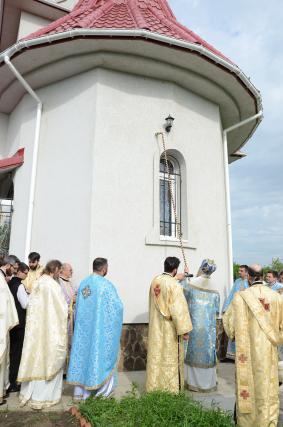 IPS Părinte Mitropolit Teofan a sfinţit Biserica „Sfinţii Împăraţi Constantin şi Elena“ din Frenciugi