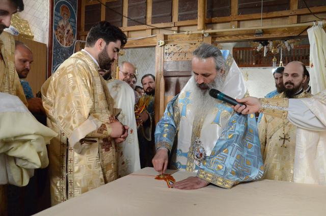 IPS Părinte Mitropolit Teofan a sfinţit Biserica „Sfinţii Împăraţi Constantin şi Elena“ din Frenciugi