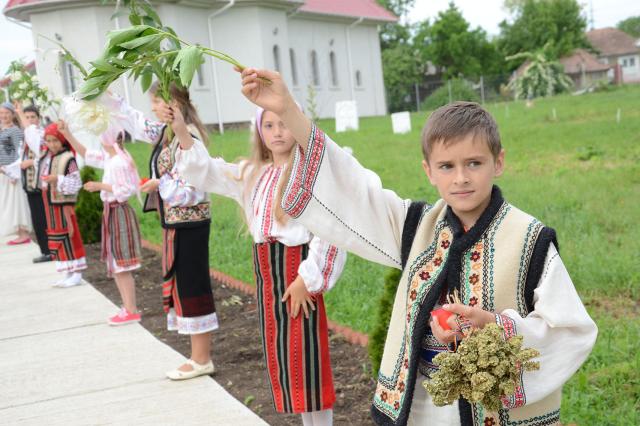 IPS Părinte Mitropolit Teofan a sfinţit Biserica „Sfinţii Împăraţi Constantin şi Elena“ din Frenciugi