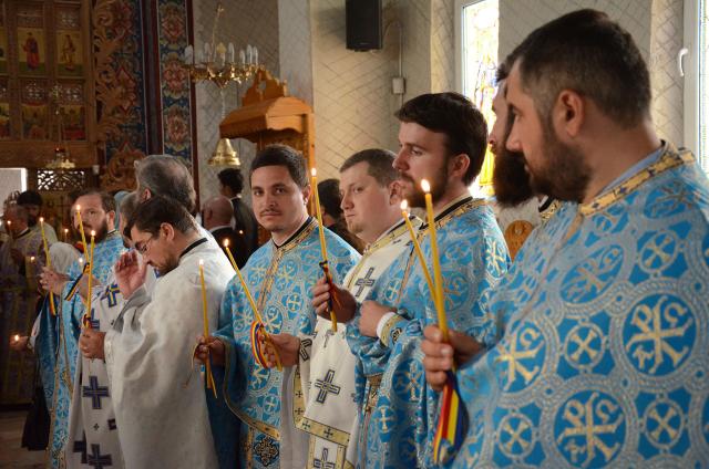 IPS Părinte Mitropolit Teofan a sfinţit Biserica „Sfinţii Împăraţi Constantin şi Elena“ din Frenciugi