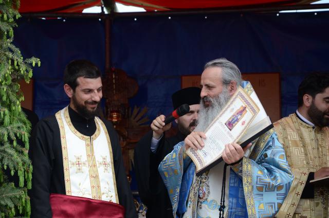 IPS Părinte Mitropolit Teofan a sfinţit Biserica „Sfinţii Împăraţi Constantin şi Elena“ din Frenciugi