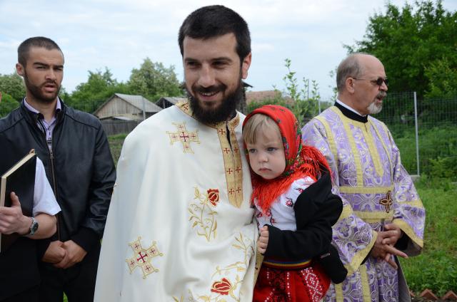 IPS Părinte Mitropolit Teofan a sfinţit Biserica „Sfinţii Împăraţi Constantin şi Elena“ din Frenciugi
