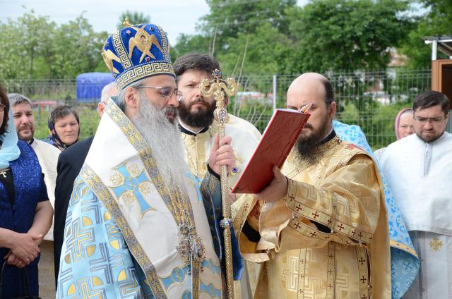 IPS Părinte Mitropolit Teofan a sfinţit Biserica „Sfinţii Împăraţi Constantin şi Elena“ din Frenciugi