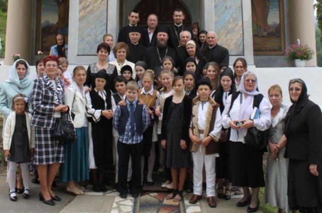 Liturghie arhierească la Biserica „Sfântul Nicolae” a Parohiei Voineasa