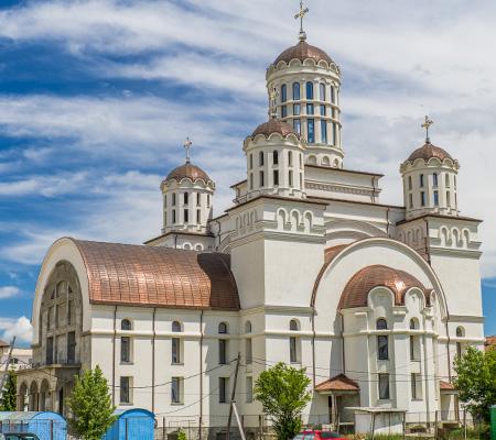 Slujire arhierească în catedrala din Oneşti