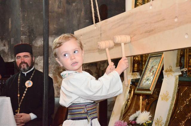 Sunet de toacă şi paradă de costume populare, în oraşul Hârlău
