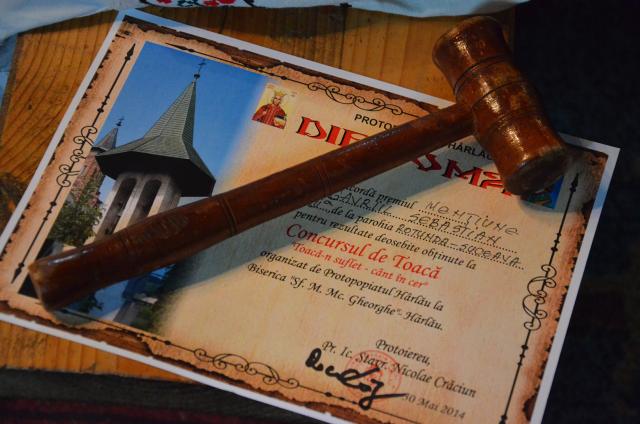 Sunet de toacă şi paradă de costume populare, în oraşul Hârlău