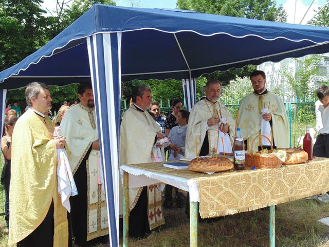 Slujbă de pomenire a eroilor la Stânca-Roznovanu