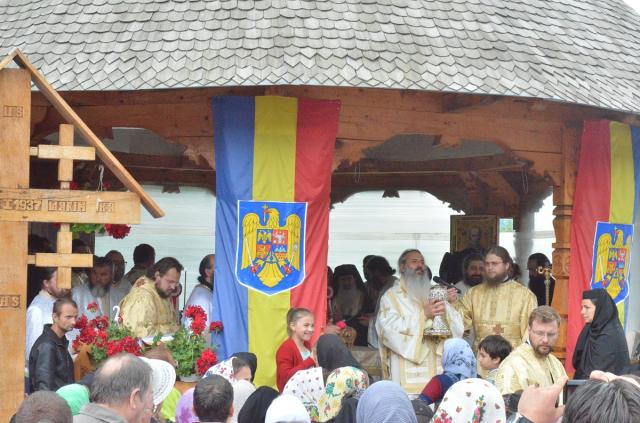 Părintele Justin, înconjurat de inimile pelerinilor