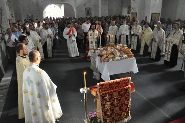 Moment aniversar în Parohia „Sfântul Iulian“ din Iaşi (GALERIE FOTO)