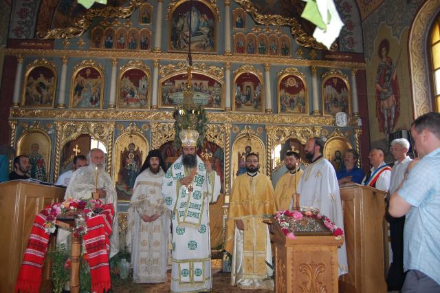 Vizită arhierească în parohia Nădrag