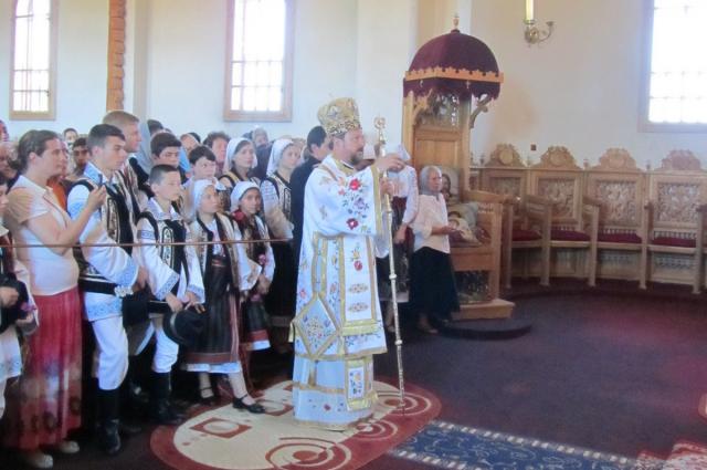 Sărbătoarea Rusaliilor la Schitul Drăgeşti din judeţul Vaslui