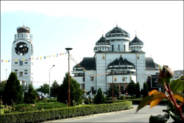Hramul Catedralei "Sfinții Apostoli Petru și Pavel" din Mioveni