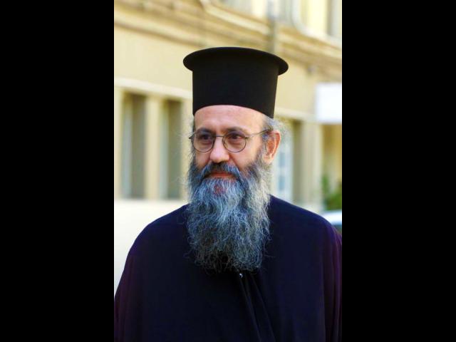 (Video) IPS Hierotheos Vlachos – Ştiu un om întru Hristos: Părintele Sofronie, isihastul şi teologul