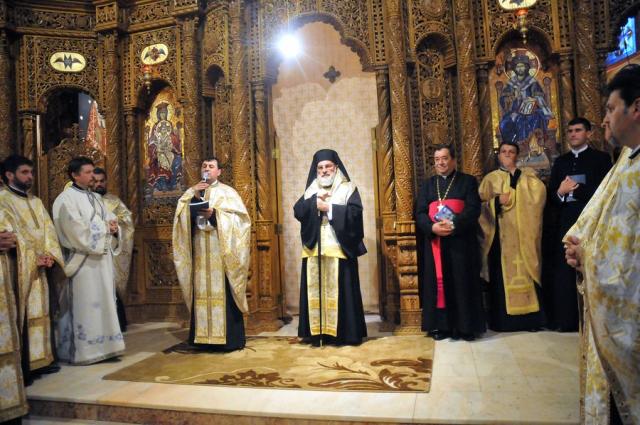 „Acest album este oglinda jertfei de generaţii a băcăuanilor“