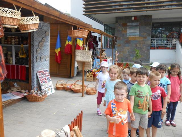 Proiectul „Muguri de tradiţii“ la Suceava