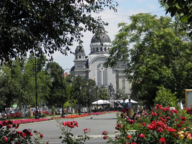 De Rusalii şi de praznicul Sfintei Treimi, Înaltpreasfinţitul Părinte Irineu s-a aflat în mijlocul credincioşilor din Târgu-Mureş