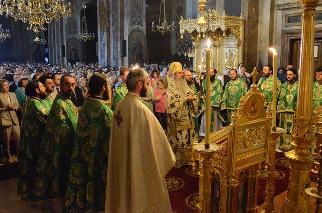 Sfânta Liturghie şi Vecernia plecării genunchilor, oficiate de IPS Părinte Teofan la Catedrala mitropolitană din Iaşi