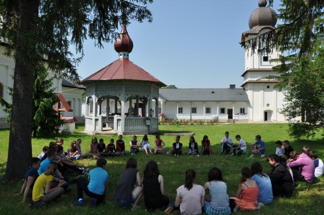 Tabără de creaţie religioasă la Mănăstirea Vorona