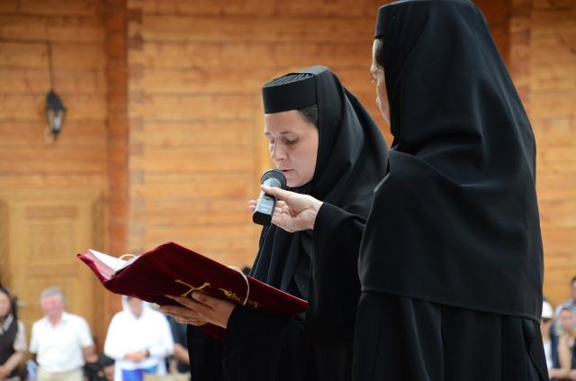 Sfântul Mare Mucenic Pantelimon, sărbătorit la Mănăstirea Paltin prin Liturghie arhierească
