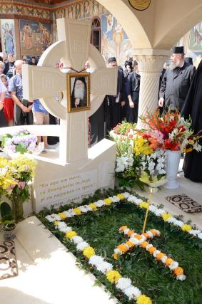 Sfântul Mare Mucenic Pantelimon, sărbătorit la Mănăstirea Paltin prin Liturghie arhierească