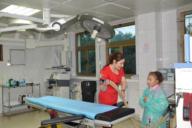 Tata Gheorghe operat la Spitalul Providenţa, Gabriela în tabără