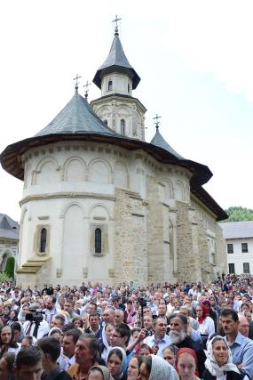 Șase ierarhi, 120 de preoți și mii de credincioși, la cel de-al doilea hram al Putnei