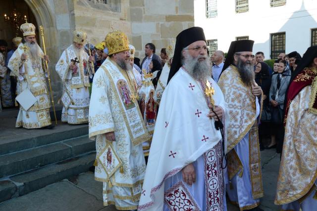 Șase ierarhi, 120 de preoți și mii de credincioși, la cel de-al doilea hram al Putnei
