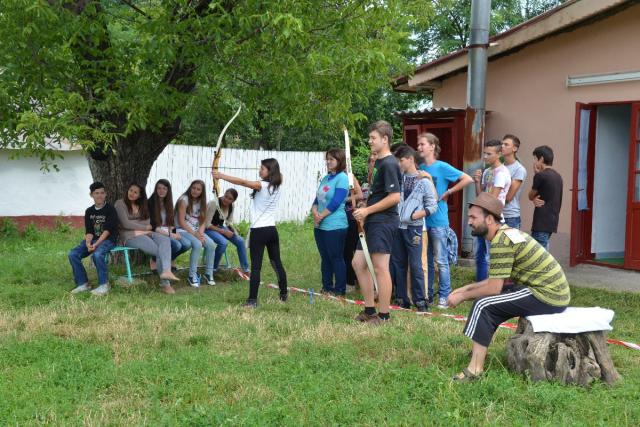 100 de copii, la „Tabăra din pridvorul satului” de la Moreni