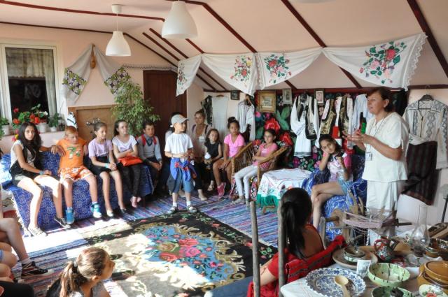 Frumuseţea prieteniei în Tabăra "Aripi de înger" (GALERIE FOTO)