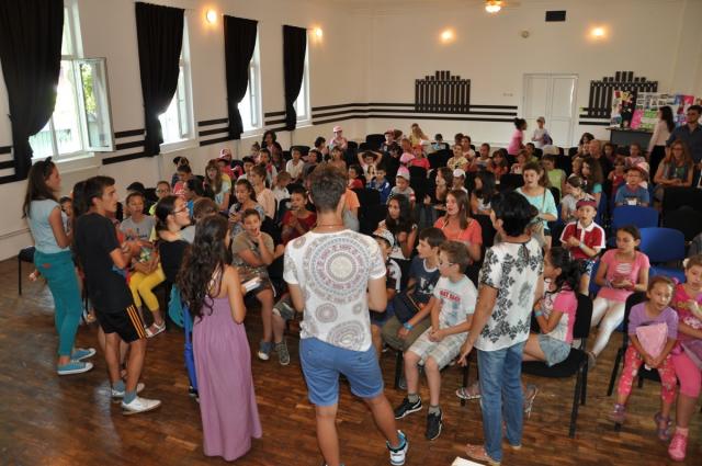 Frumuseţea prieteniei în Tabăra "Aripi de înger" (GALERIE FOTO)