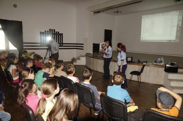 Frumuseţea prieteniei în Tabăra "Aripi de înger" (GALERIE FOTO)
