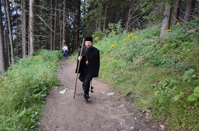 IPS Teofan, la hramul „Taborului românesc” : „Trebuie să dăm minţii noastre cât mai mult Ceahlău şi cât mai multă Liturghie” (GALERIE FOTO)