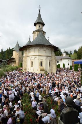 10.000 de credincioşi au participat la hramul Putnei (GALERIE FOTO)