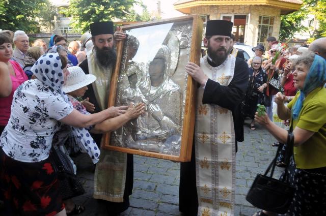 Icoana Maicii Domnului de la Neamţ, în pelerinaj la Bacău