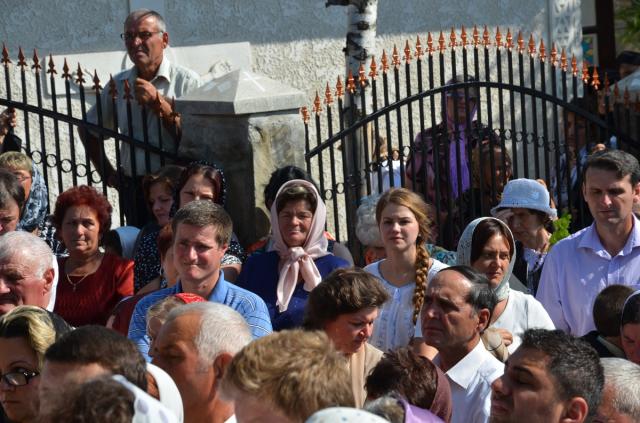Biserica Parohiei Filioara - Agapia, resfinţită de IPS Mitropolit Teofan (GALERIE FOTO)
