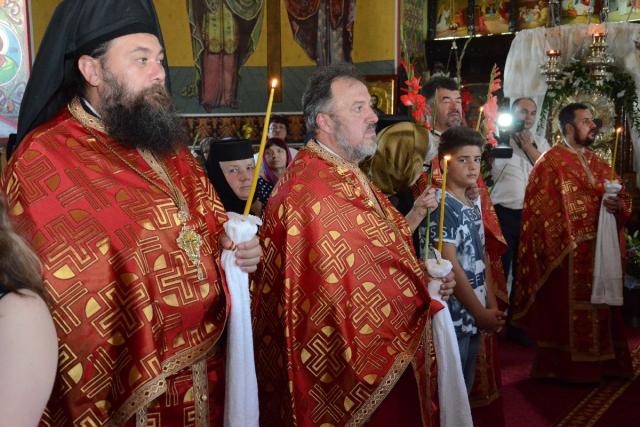 Biserica Parohiei Filioara - Agapia, resfinţită de IPS Mitropolit Teofan (GALERIE FOTO)