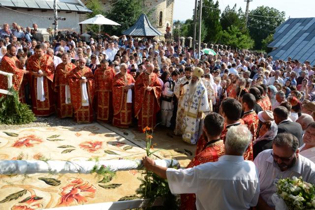 Biserica Parohiei Filioara - Agapia, resfinţită de IPS Mitropolit Teofan (GALERIE FOTO)