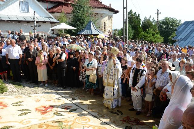 Biserica Parohiei Filioara - Agapia, resfinţită de IPS Mitropolit Teofan (GALERIE FOTO)