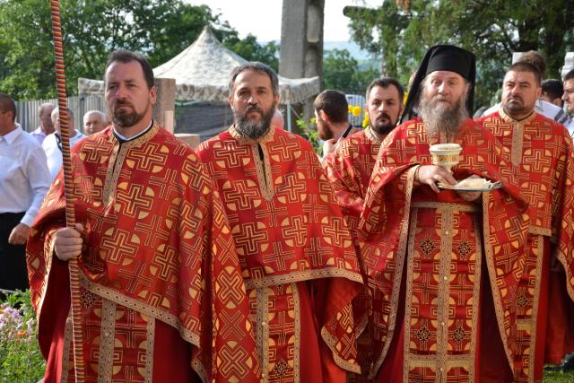 Biserica Parohiei Filioara - Agapia, resfinţită de IPS Mitropolit Teofan (GALERIE FOTO)